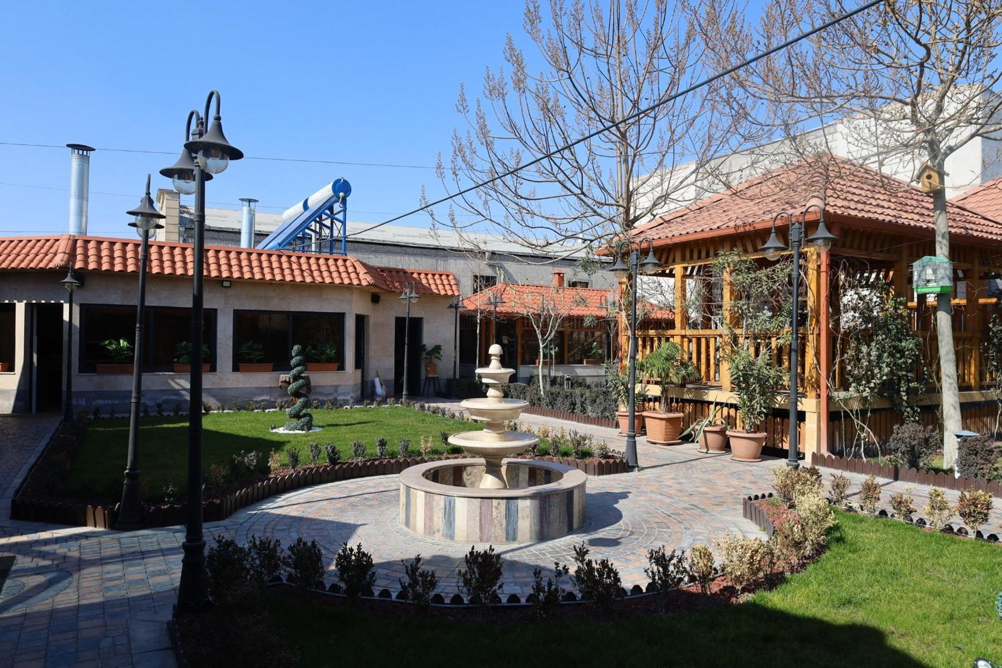 Tnak Hotel Jereván Kültér fotó